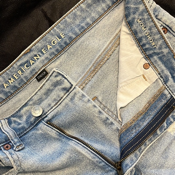 American Eagle ‘mom’ jean shorts - Picture 3 of 4
